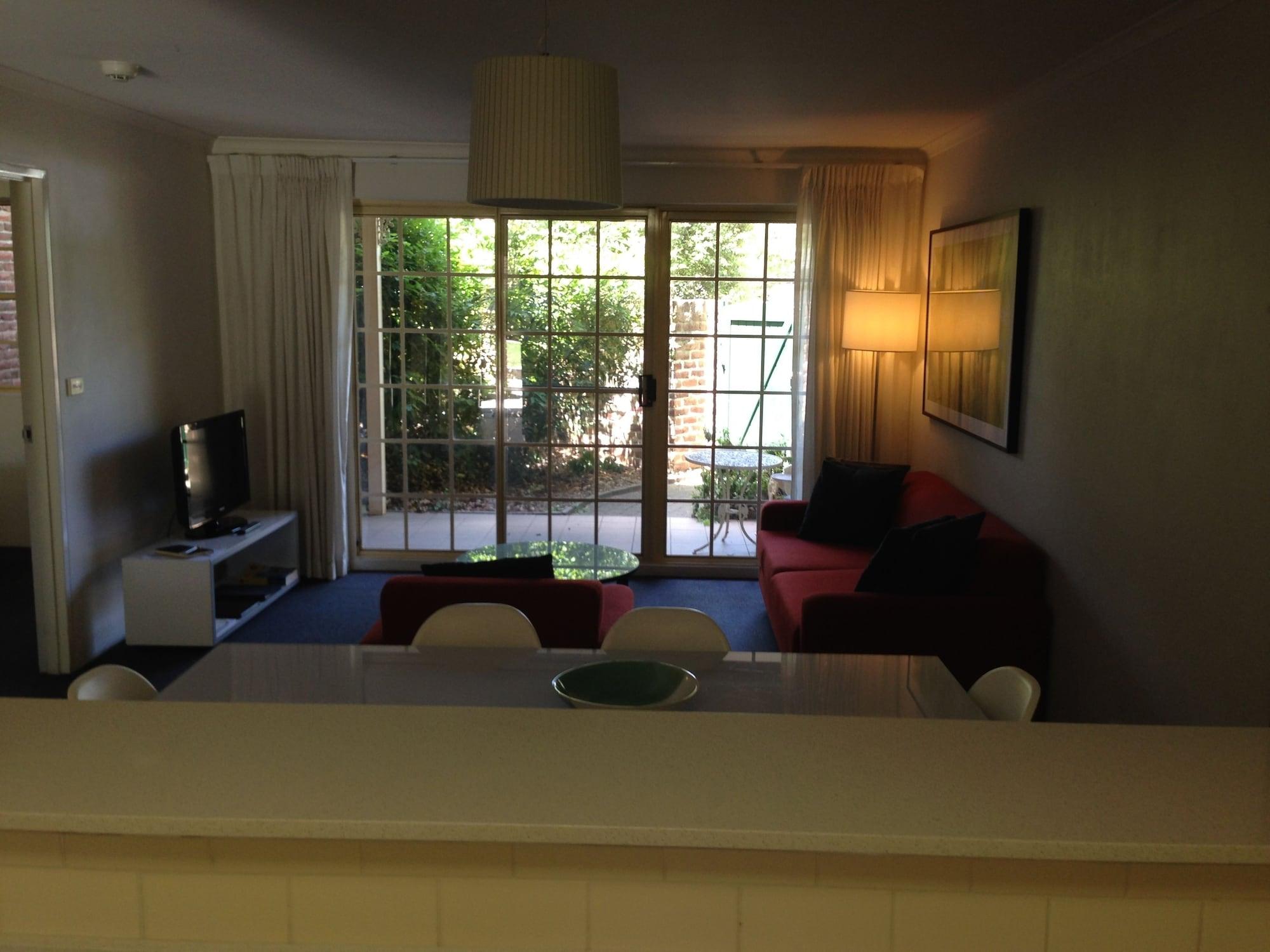 Adina Serviced Apartments Canberra Kingston Exterior photo